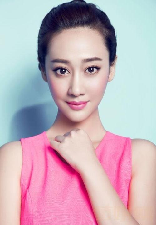 唐妤萌个人资料及图片,青春洋溢的影视新星，魅力四射的时尚偶像